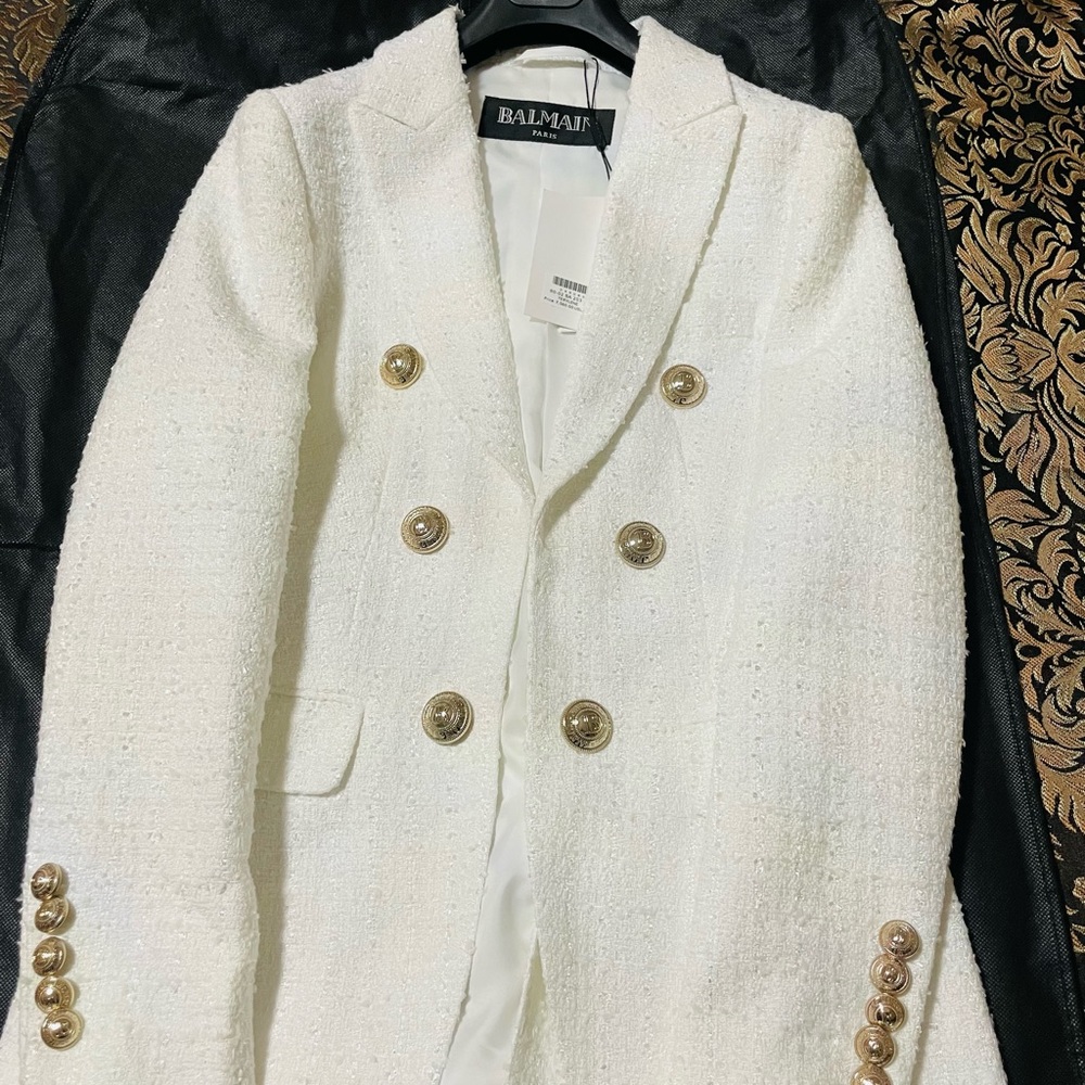NEW & Authentic, Balmain Paris Women Blazer. Original Prixe $2300 plus tax
